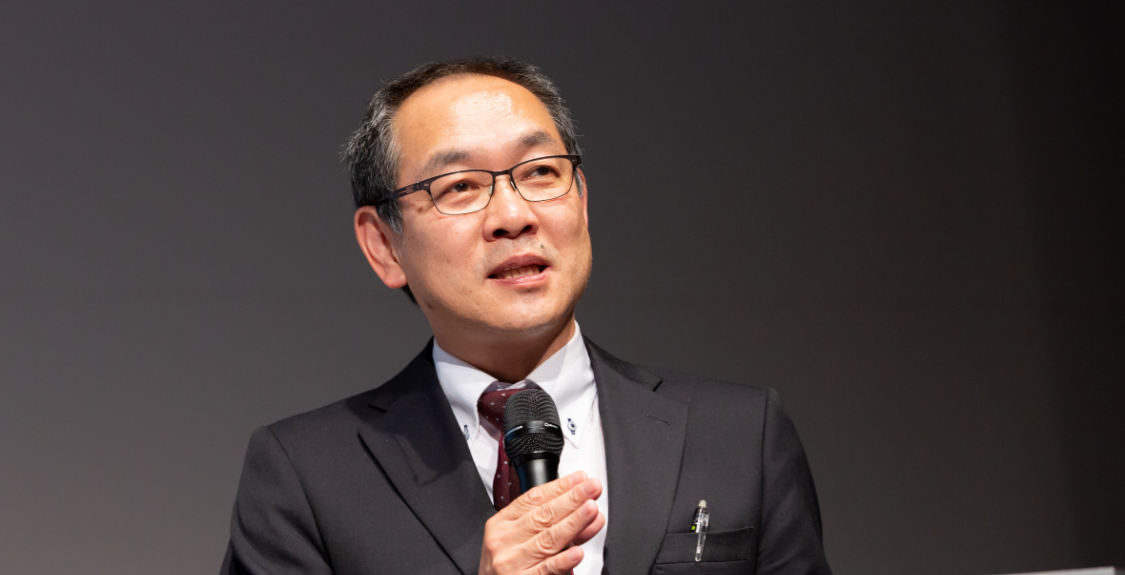 鷹股 亮 氏